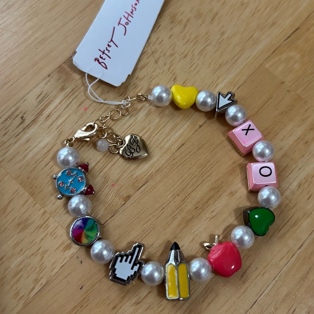 Betsey Johnson XO Pearl Charm Bracelet - NWT - Picture 6 of 7